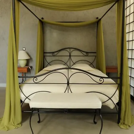 Bed & Breakfast Logis De Nantas Saint-Jean-Bonnefonds