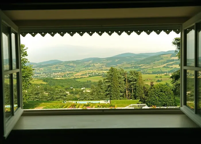 Oda ve Kahvaltı Logis De Nantas